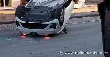 Auto landet in Hirschaid auf dem Dach