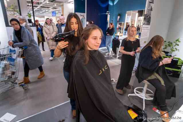 Leerlingen Den Biezerd Niel bezorgen klanten Ikea fris kapsel en keurig gelakte nageltjes