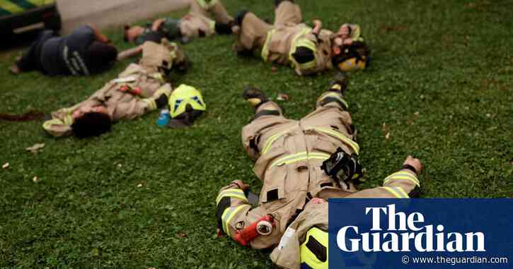 Chile firefighters battle blazes amid warning that wildfires could get worse