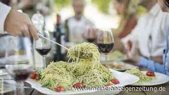 Spaghetti kochen: Warum hat die Nudelkelle in der Mitte ein Loch?