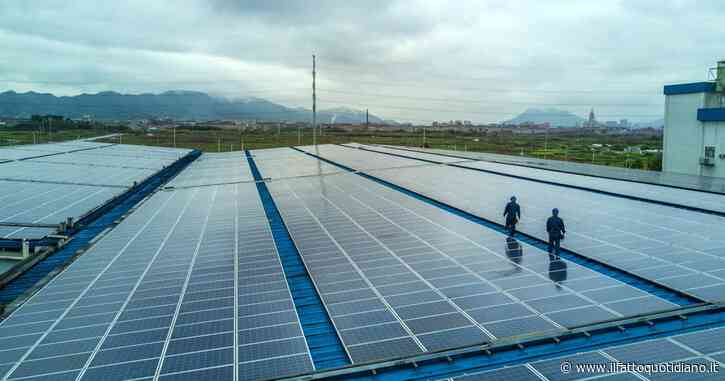 Rinnovabili, Agenzia dell’energia: “Nel 2025 supereranno il carbone come prima fonte di energia”. Pichetto abbozza sui ritardi dell’Italia