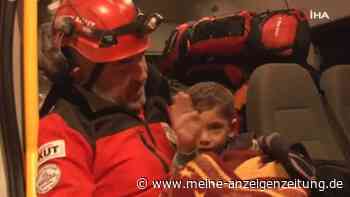 Retter bergen in Türkei verschütteten Dreijährigen – und halten Versprechen an ihn