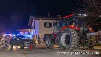 Vier Senioren in Mercedes krachen gegen Traktor in Grabenstätt