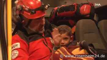 Retter bergen in Türkei verschütteten Dreijährigen – und halten Versprechen an ihn