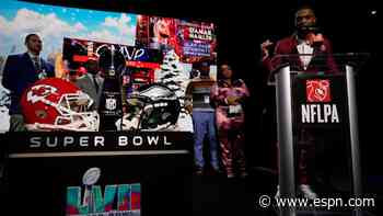 Bills' Hamlin makes appearance to receive award