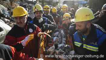 Erdbeben: 75-Jährige nach 60 Stunden aus Trümmern gerettet