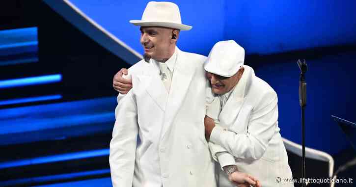 Sanremo 2023, J-Ax si commuove sul palco e abbraccia Dj Jad: ecco cosa è accaduto
