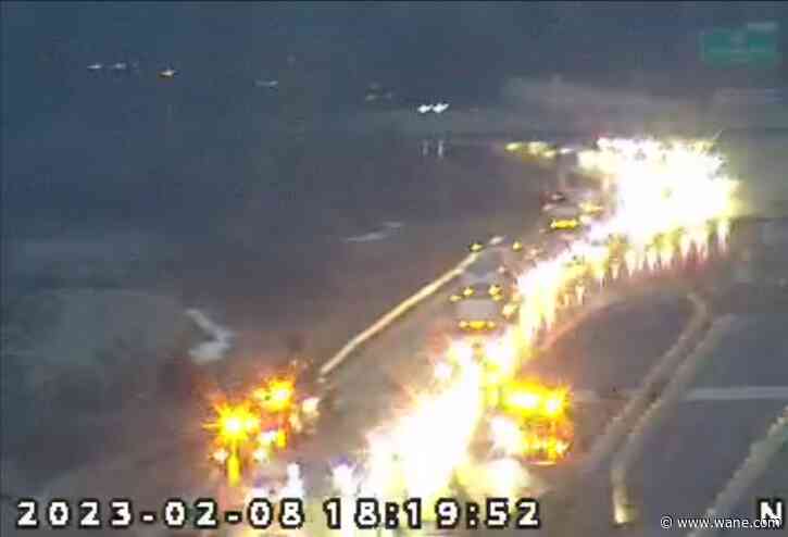 I-69 crash closes southbound lane, slows traffic