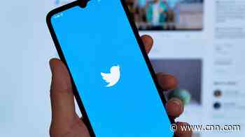 Twitter users briefly unable to tweet, send messages