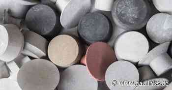 Farbige Konen und Stöpsel um Verschließen von Ankeröffnungen von Max Frank