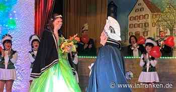 Hollfeld: Überraschender Heiratsantrag mitten in Prunksitzung - Video zeigt rührenden Moment