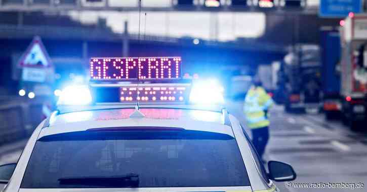 Viehtransporter kippt auf A 7 um: Autobahn gesperrt