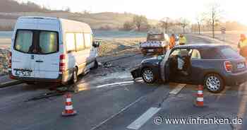 Rödental: Mini kracht in Transporter - der war gerade als Behindertenfahrdienst im Einsatz