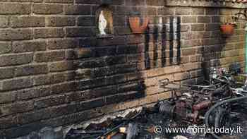 Quad distrutto da un incendio nel cortile di una villetta