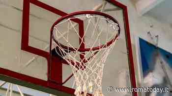 L'allenatore di basket arrestato per molestie: così convinceva a seguirlo nel suo alloggio