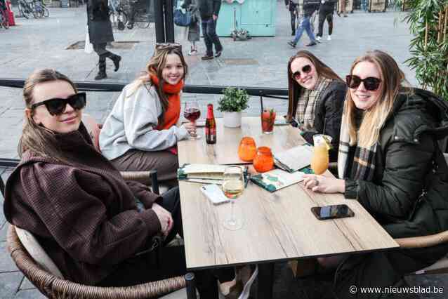 Jong en oud geniet van eerste zonnestralen: “Een terrasje is het beste medicijn tegen de winterdip”