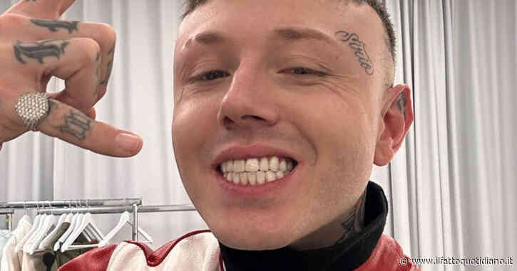 Sanremo 2023, chi è Lazza il rapper dei record: “Lavoravo in cantiere per meno di 400 euro al mese, ora ho preso un completo di Prada da 3mila euro”