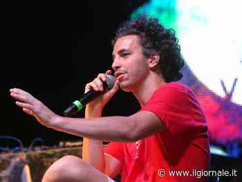 "Grazie per averlo sputt...". La sardina Santori esalta gli insulti di Fedez