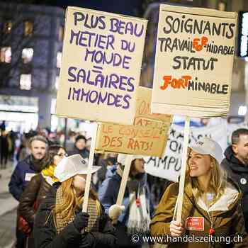 3500 Menschen gehen in Lausanne für mehr Lohn auf die Strasse