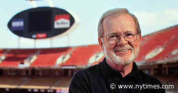 Ron Labinski, Who Designed a Cozier Future for Stadiums, Dies at 85