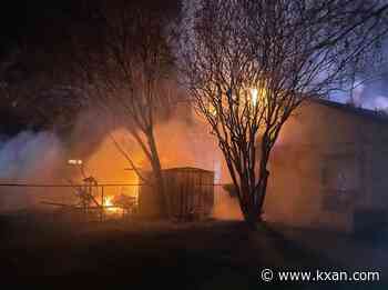 Cat dies in southwest Austin duplex fire