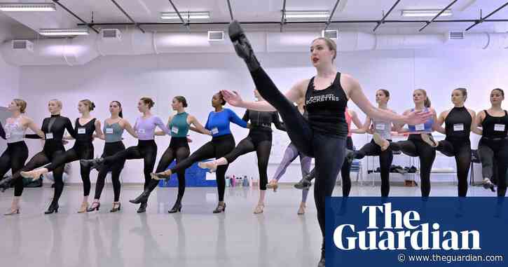 First for-credit college class taught by Radio City Rockettes kicks off
