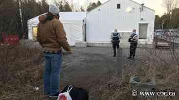 U.S. border agents give rides to Quebec-bound migrants as side hustle, sources tell Radio-Canada