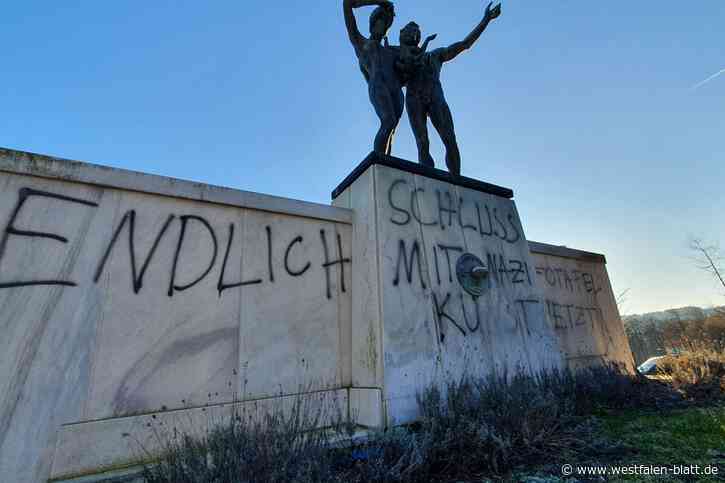 Straftat an WBK Höxter: Angriff auf Figuren von Hitlers Lieblingsbildhauer