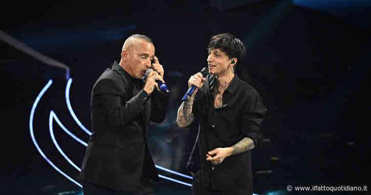 Sanremo 2023, la diretta della quarta serata: è tempo di cover. Eros Ramazzotti si scorda le parole. Tutti in piedi per Peppino di Capri, lui: “Meglio tardi che mai, da tempo aspettavo questo momento” – FOTO