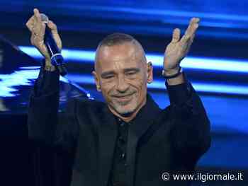 "Non me la ricordo...". Eros Ramazzotti e l'esitazione sul palco con Ultimo