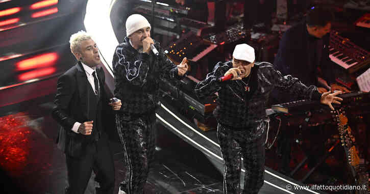 Sanremo 2023, la diretta della serata cover. Standing ovation per Elisa e Giorgia e Marco Mengoni. Articolo 31 e Fedez e il messaggio alla premier mentre cantano “Ohi Maria”: “Giorgia legalizzala” – FOTO