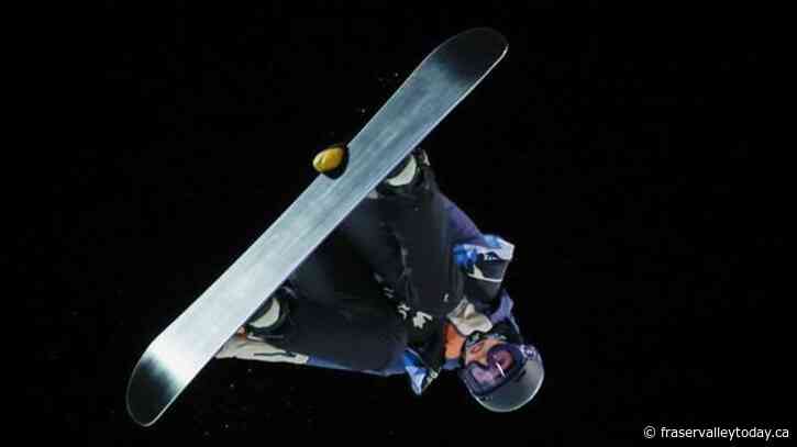 Canada’s Elizabeth Hosking claims silver in World Cup snowboard halfpipe