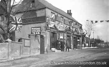 Compare pictures of Kings Head pub in east London with century ago