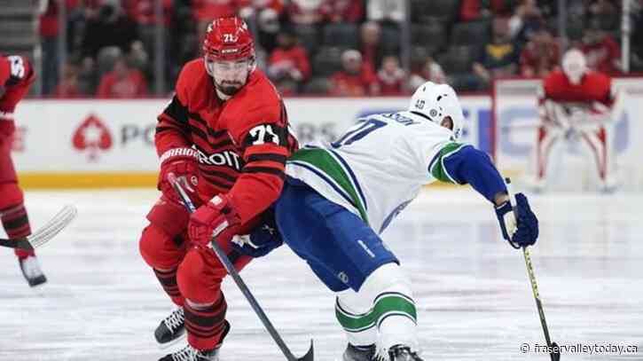 Larkin, Berggren score two goals apiece, Wings down Canucks