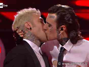 “Mi è preso l’amore”. Rosa Chemical e il bacio choc a Fedez