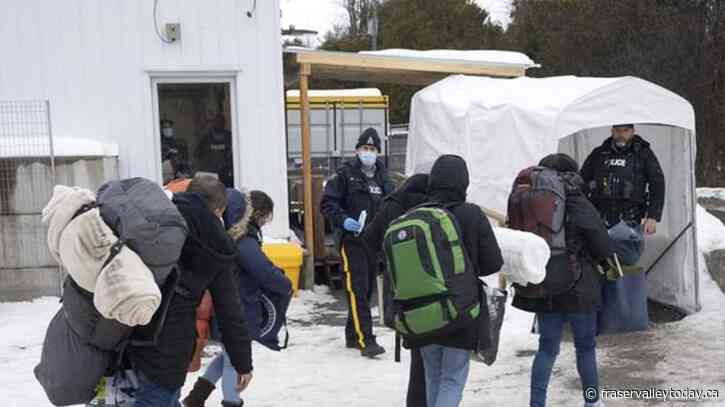 Asylum seekers using well-organized system for crossing irregularly into Canada