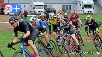 Weicher Boden forderte die Radsportler beim Cyclo Cross auf dem Norder