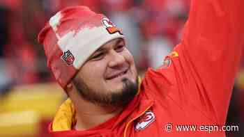 Going for 2: Chiefs OL welcomes twins before SB