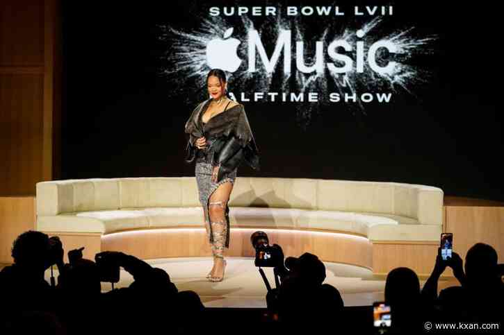 What time is Rihanna's Super Bowl performance?
