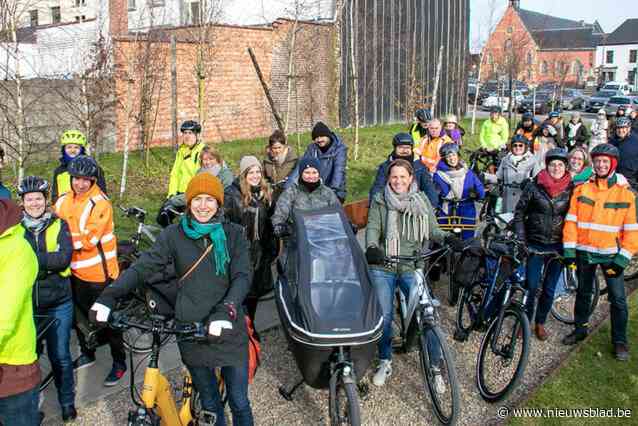 Gemeentepersoneel springt op de fiets voor actiedag #iktrekhetmijaan