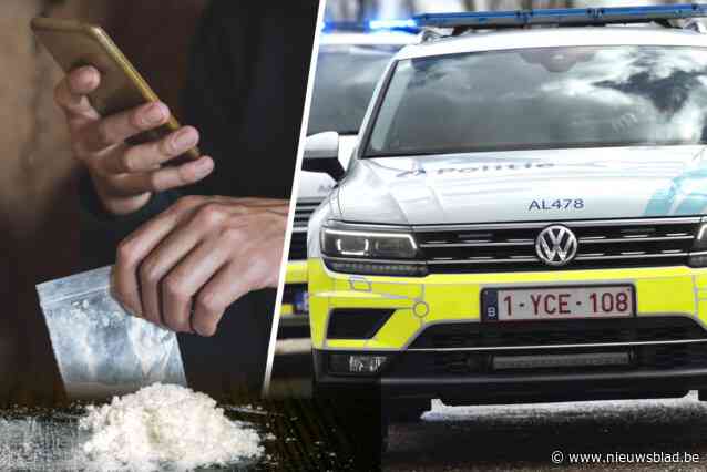 Politieman (30) ontslagen wegens drugsgebruik en omdat hij vrienden waarschuwde voor drugscontrole in chatgroep