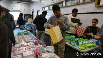 Winnipeg's Sikh community prepares Valentine's Day care packages for women's centres