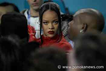 Pregnant Rihanna soars in Super Bowl halftime performance