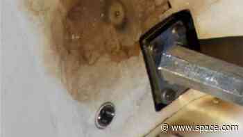 Russia releases 1st images of damage to leaky Soyuz spacecraft (photos)