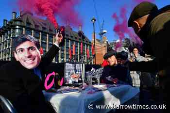 Westminster Bridge blocked as Animal Rebellion protest