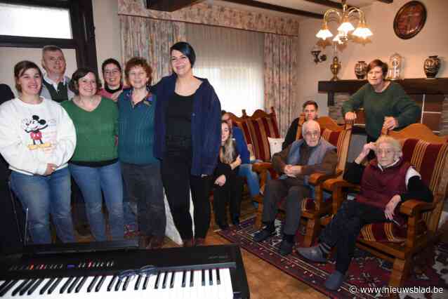 Academie brengt rock-’n-roll aan huis bij 91-jarige Julia