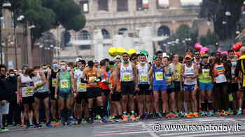 Il Colosseo sulla medaglia e sulla maglia della Maratona di Roma