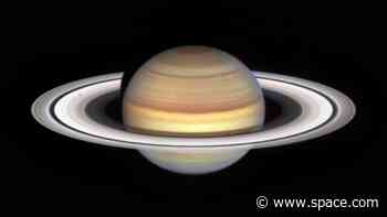 Hubble spies strange spokes on Saturn's rings after 14-year hiatus (video)