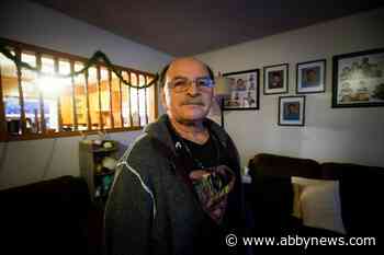 ‘Rips your heart out:’ B.C. and Manitoba men learn they were switched at birth