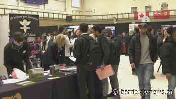 Employers entice college students at Ontario's largest student-run job fair